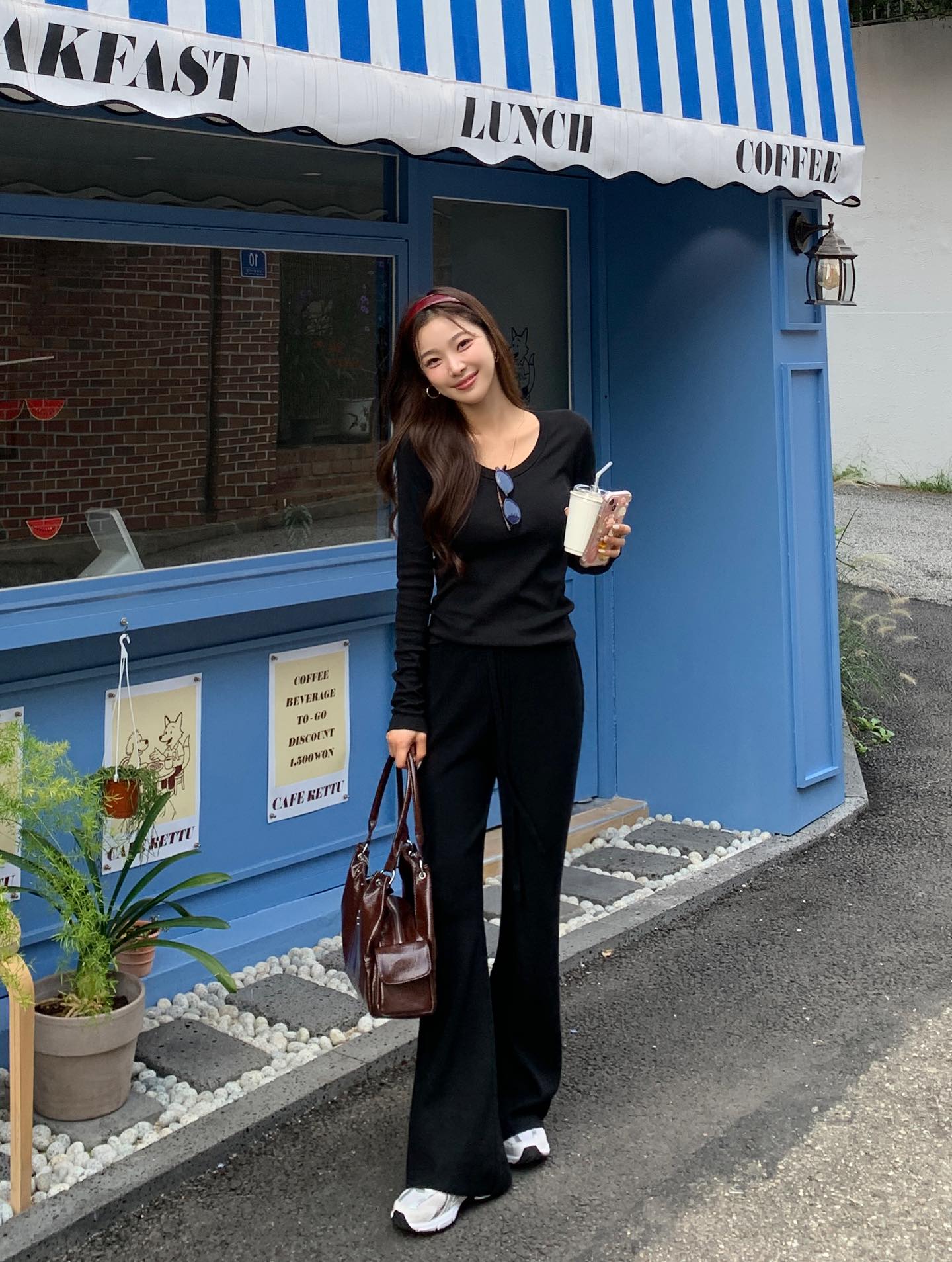 Chẳng cần nghĩ nhiều, mùa đông tôi vẫn sang khỏi bàn nhờ 5 kiểu áo này: Diện lên xinh hơn hẳn, nhìn phát đã thấy có gu - 14