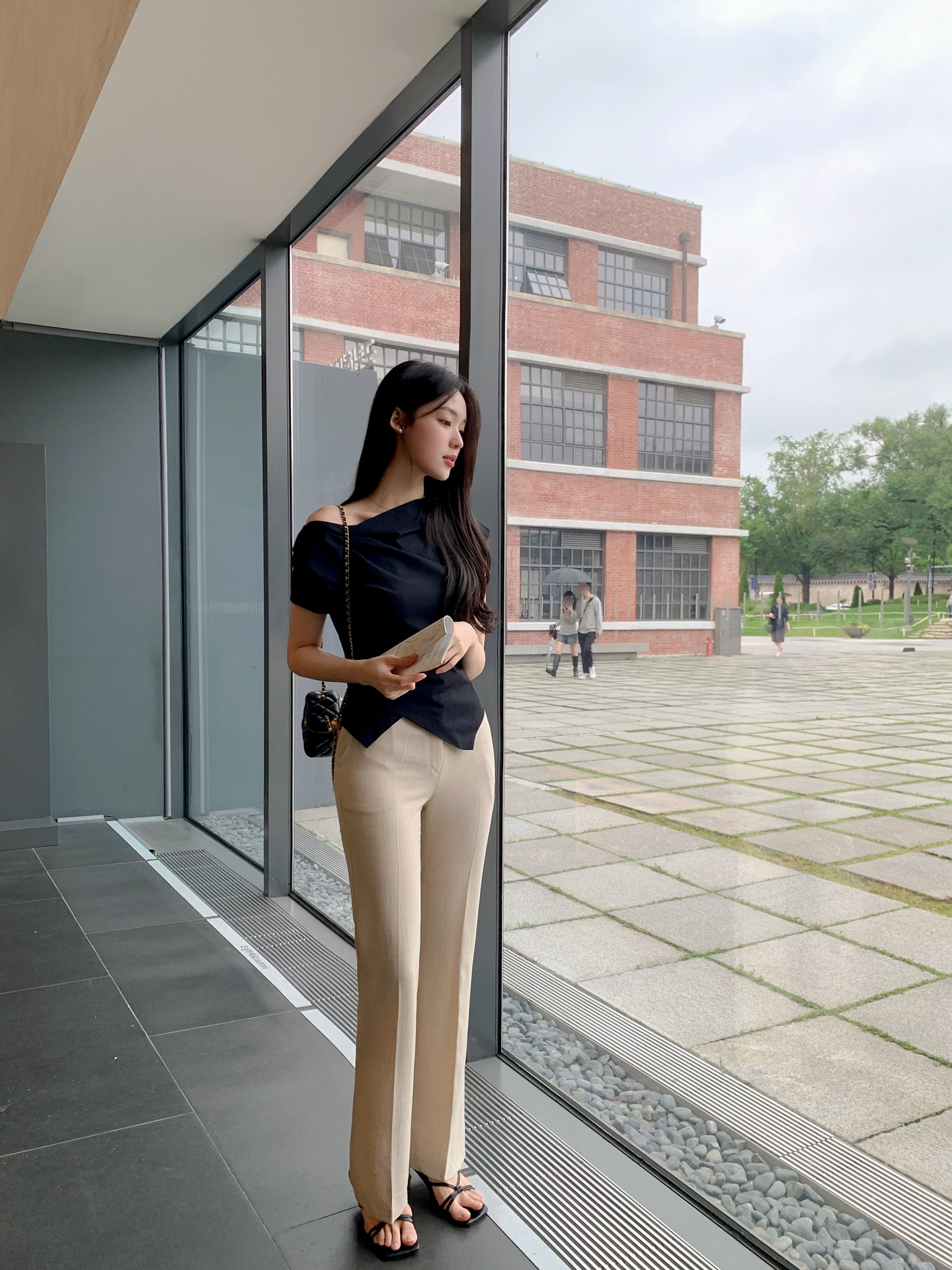 Chưa tới 1m7 nhưng tôi vẫn trông như người mẫu nhờ 4 dáng quần này, diện vào là chân dài miên man - 9