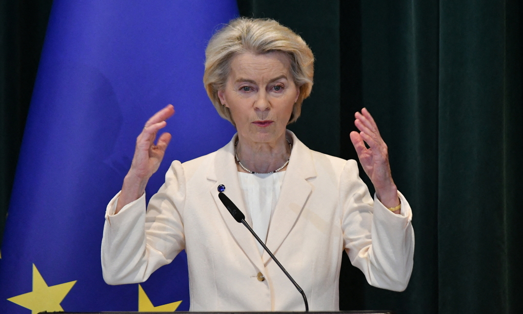 Chủ tịch Ủy ban châu Âu Ursula von der Leyen phát biểu tại Tirana, Albania, ngày 13/10. Ảnh: AFP