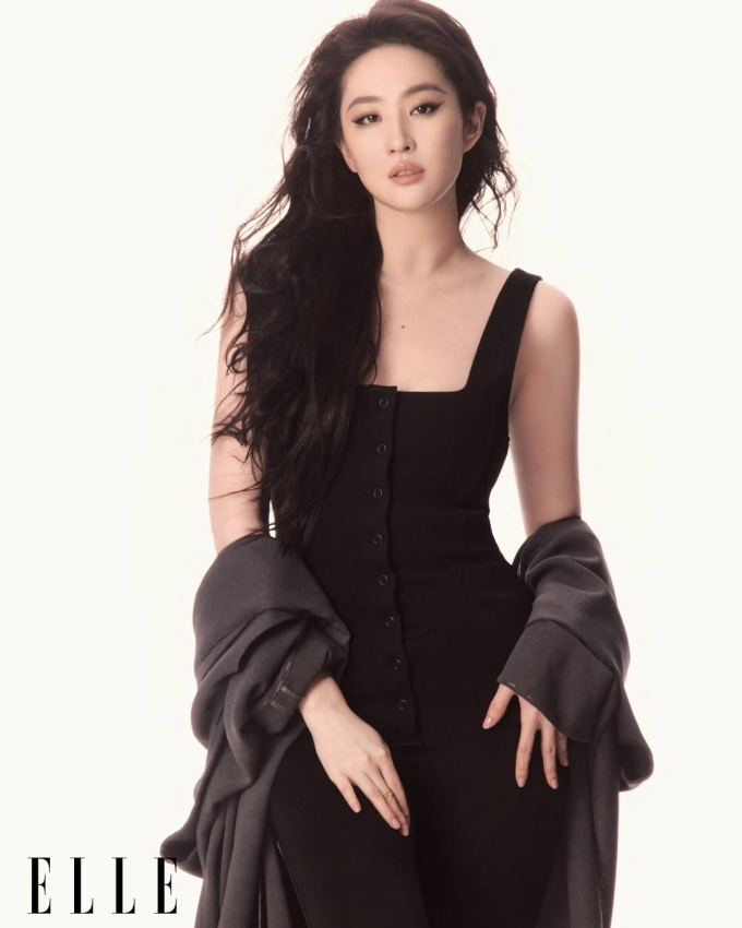 Mỹ nhân 38 tuổi giữ vóc dáng thon gọn, săn chắc nhờ tập luyện đều đặn mỗi ngày. Ảnh: Elle