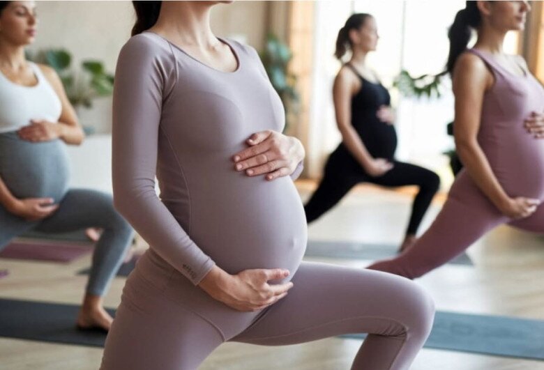 Các mẹ bầu cần tập luyện và ăn uống lành mạnh để có thai kỳ thuận lợi, mẹ và bé khỏe mạnh.