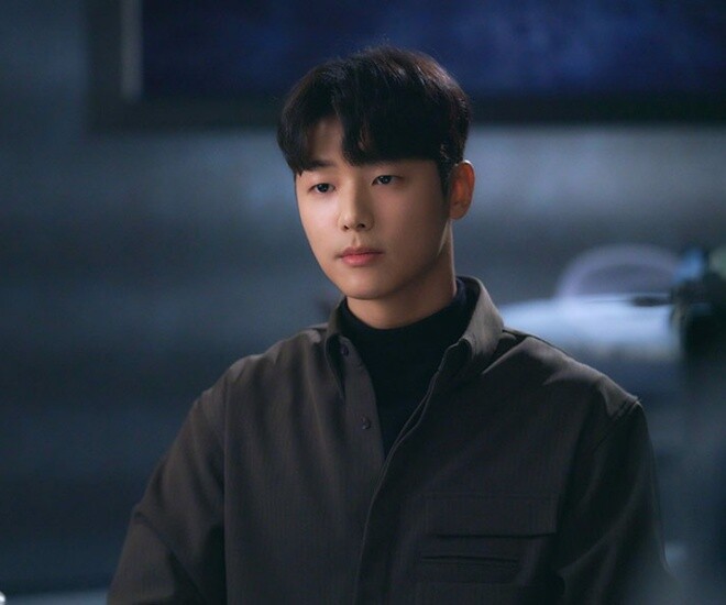 Tôi đứng chết lặng khi vô tình nghe cuộc trò chuyện giữa bố vợ và thư ký riêng. (Ảnh minh họa)