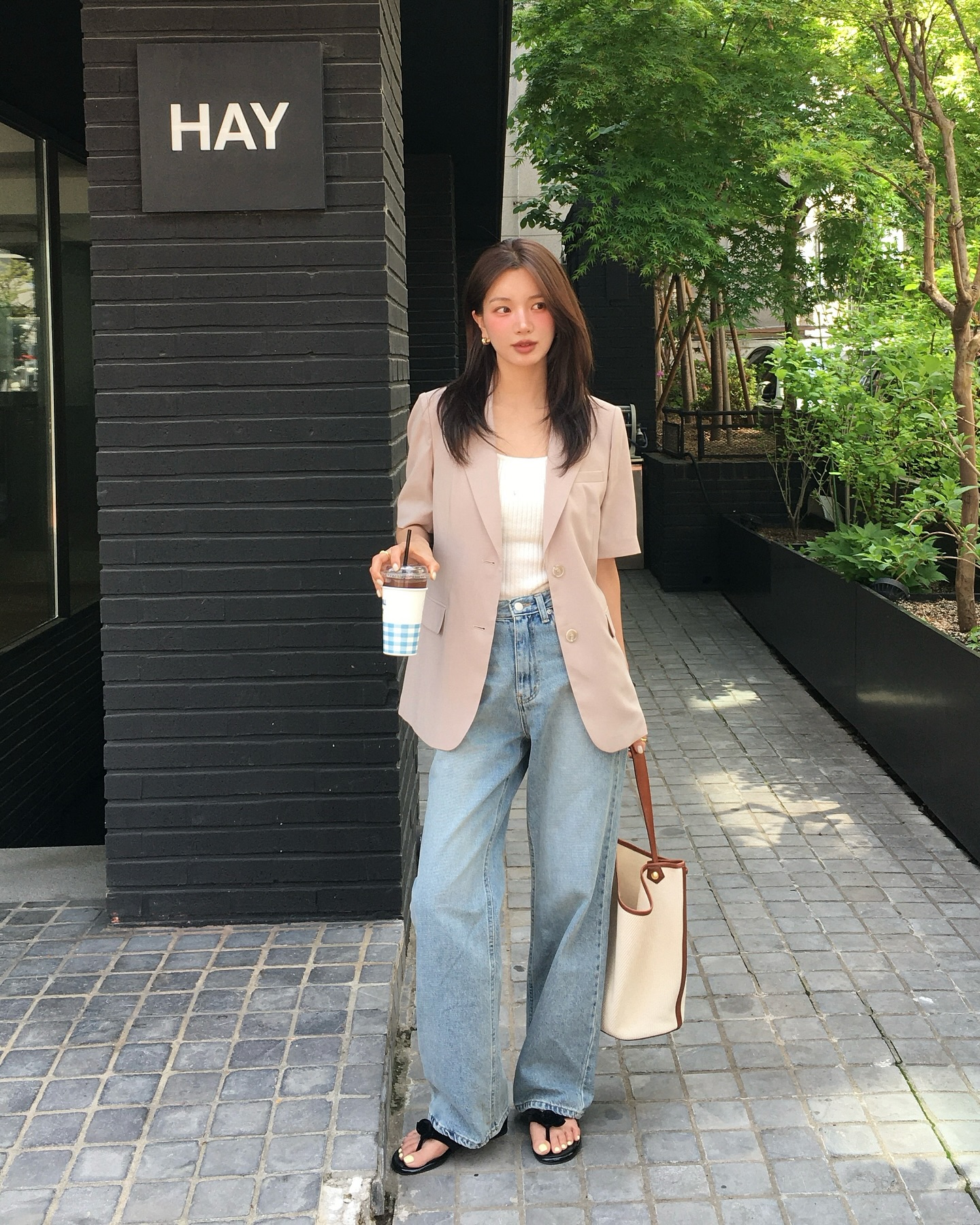 Muốn thanh lịch suốt mùa đông? 5 món đồ này chính là đầu tư thông minh nhất của hội chị em mỗi khi đi làm - 2