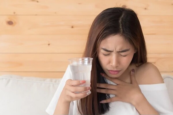 Nấc cụt kéo dài không chỉ gây khó chịu mà còn ảnh hưởng đến giấc ngủ và chất lượng cuộc sống (Ảnh minh hoạ)