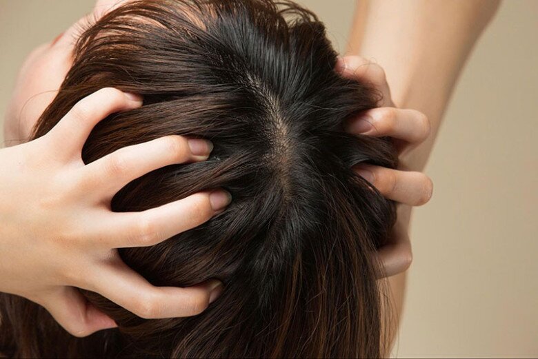 Mùa thu tóc rụng không kiểm soát, chuyên gia tiết lộ thời điểm gội đầu kèm 4 bí quyết để tóc bóng khỏe như vừa đi salon - 4