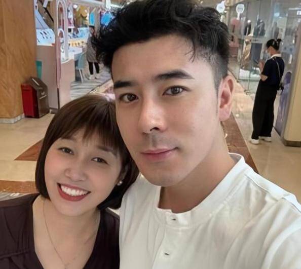 8X đẹp trai như tổng tài bên vợ trọc đầu hơn 10 tuổi, câu chuyện phía sau khiến nhiều người ngưỡng mộ - 4