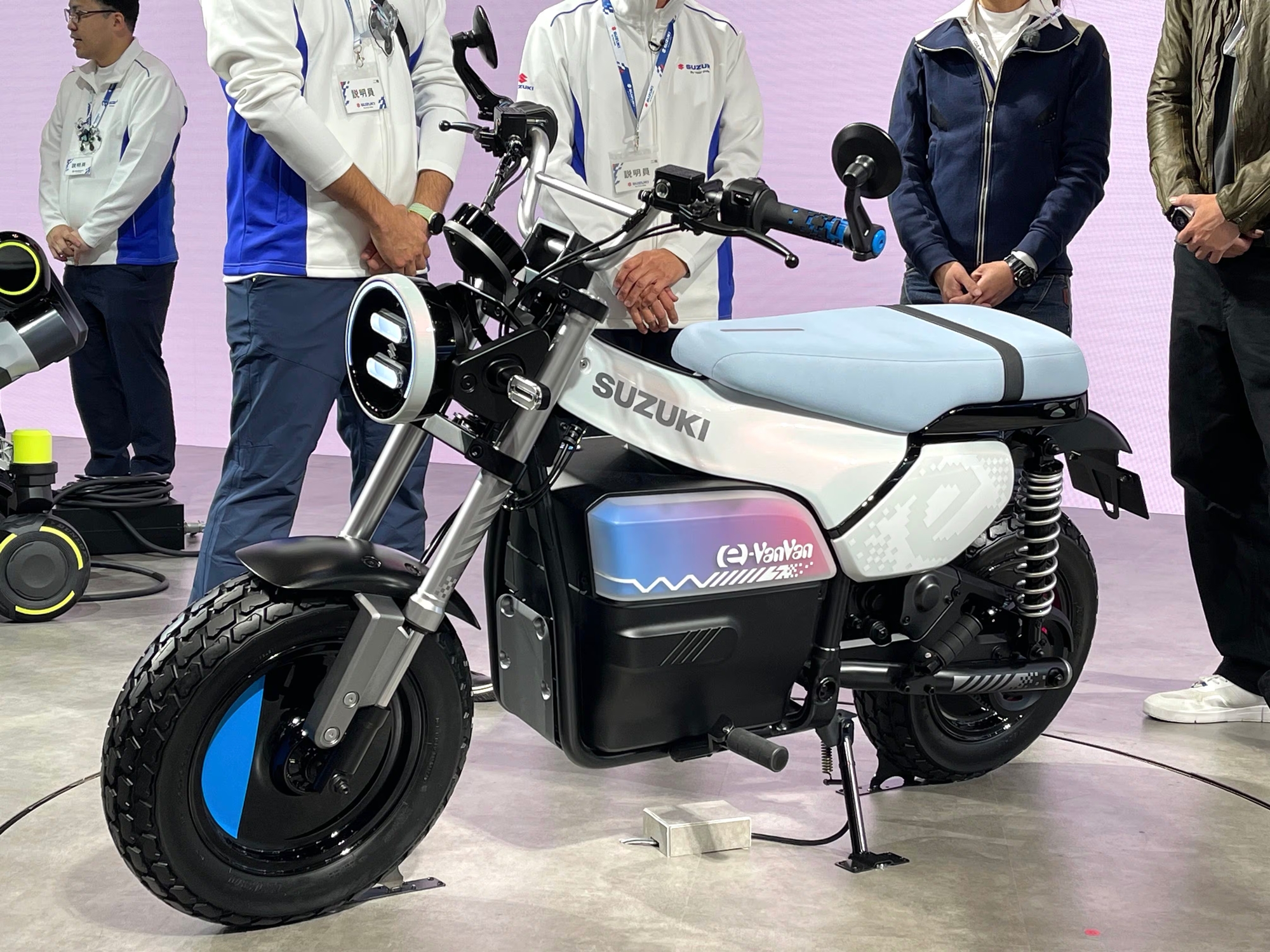 Suzuki tung dàn xe cực độc: Ô tô điện nhỏ hơn Jimny, Fronx chịu được 'rượu liều cao', xe leo cầu thang, xe máy như 'Chaly cúc cu bản điện'- Ảnh 9. Suzuki tung dàn xe cực độc: Ô tô điện nhỏ hơn Jimny, Fronx chịu được 'rượu liều cao', xe leo cầu thang, xe máy như 'Chaly cúc cu bản điện'- Ảnh 9.