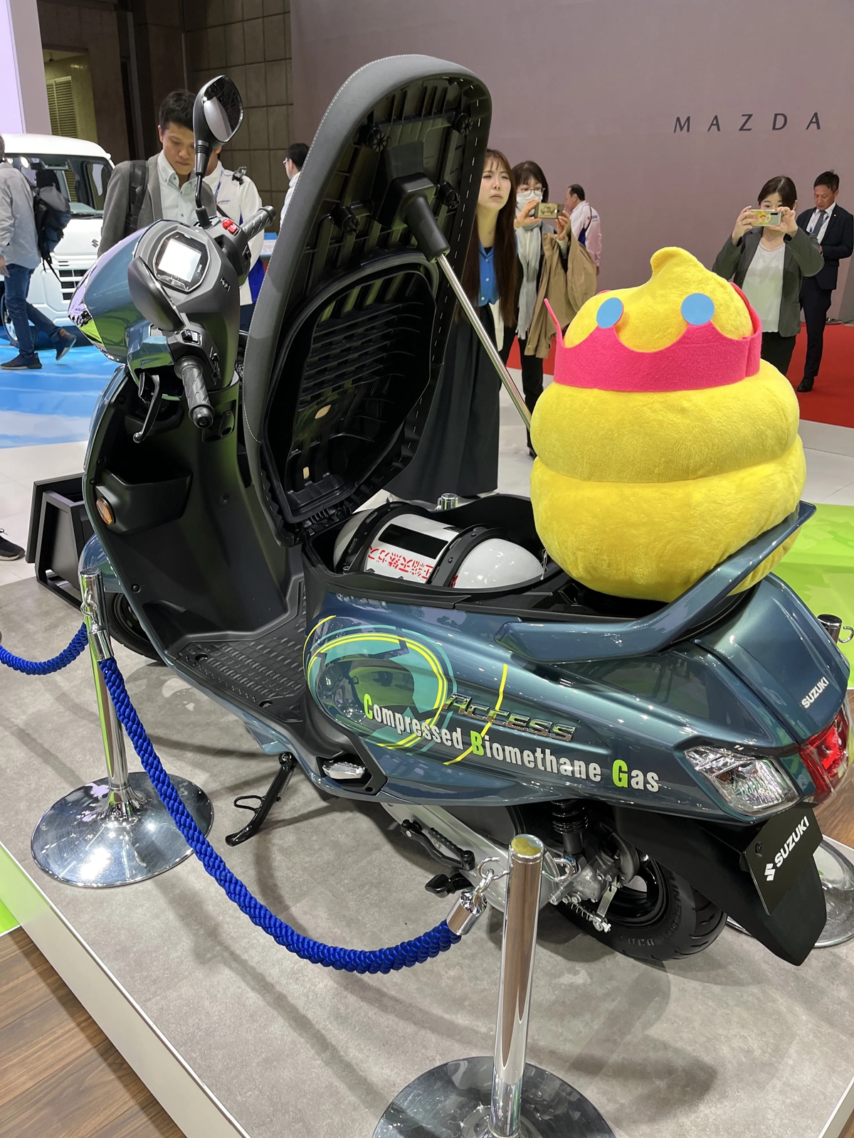 Suzuki tung dàn xe cực độc: Ô tô điện nhỏ hơn Jimny, Fronx chịu được 'rượu liều cao', xe leo cầu thang, xe máy như 'Chaly cúc cu bản điện'- Ảnh 10. Suzuki tung dàn xe cực độc: Ô tô điện nhỏ hơn Jimny, Fronx chịu được 'rượu liều cao', xe leo cầu thang, xe máy như 'Chaly cúc cu bản điện'- Ảnh 10.