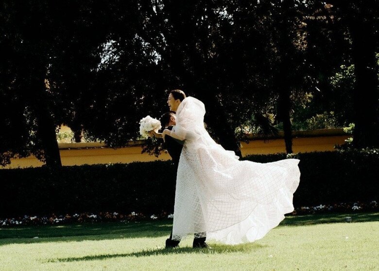 Cô dâu 8X xinh đẹp trong bộ ảnh cưới mới được chia sẻ.