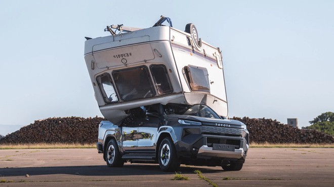 Toyota Hilux điện hứng trọn xe caravan 760kg rơi từ độ cao 9m, xong vẫn chạy đi như chưa có chuyện gì - Ảnh 5.
