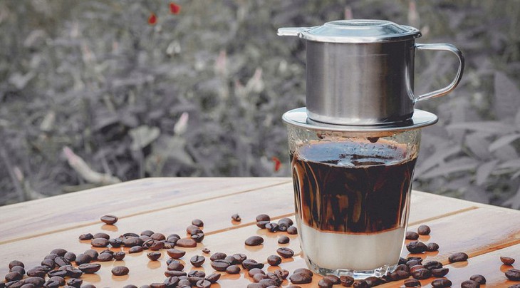 Phụ nữ mang thai có thể uống cà phê, nhưng cần kiểm soát lượng caffeine mỗi ngày.