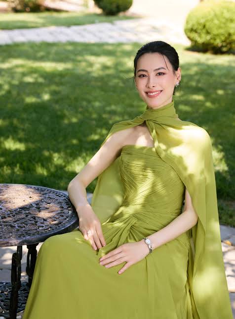 Mỹ nhân 20 tuổi 2 năm sinh 3 con với đại gia, giờ làm mẹ đơn thân đẹp mặn mà trong lâu đài nghìn tỷ - 7