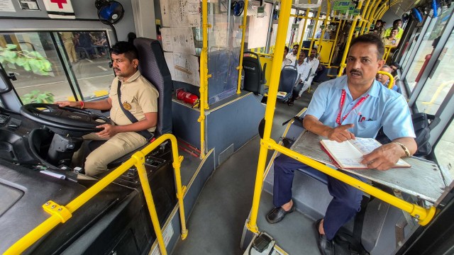 Kỳ thi tuyển nhân viên soát vé xe buýt ở Mumbai 2026: 13 . 000 Người cạnh tranh , độ khó bất ngờ - Ảnh 2.