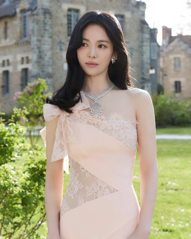 Song Hye Kyo được ví như quốc bảo nhan sắc của xứ kim chi.