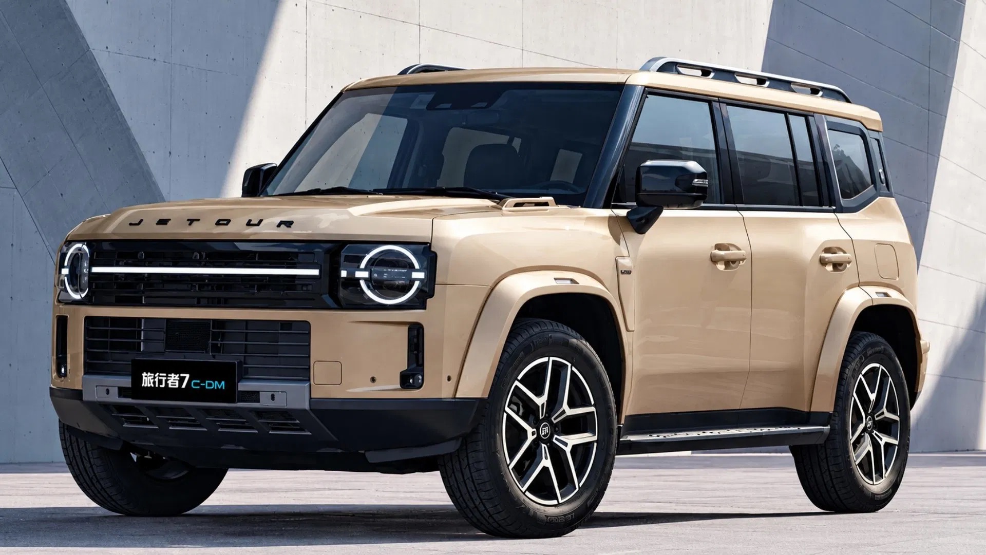 SUV PHEV mới tiệm cận cỡ Prado, giá quy đổi hơn 540 triệu đồng: Tiện nghi như xe sang, tối ưu off-road, hết xăng vẫn chạy tiếp hơn 250km - Ảnh 1.