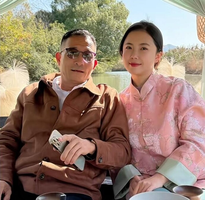 Mẹ đơn thân khiến đại gia hơn 22 tuổi si mê, 2 năm sinh 2 con trai, chồng dậy từ 4 giờ sáng lo cơm nước - 5