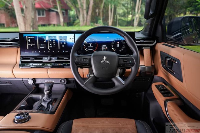 Mitsubishi Pajero 2026 ra mắt ĐNÁ: Giá quy đổi từ 1,15 tỷ đồng, máy dầu 2.4L, ADAS từ bản rẻ nhất, về Việt Nam dễ ‘hot’ - Ảnh 9.