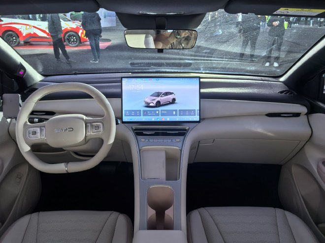 BYD Seagull 2026 ra mắt: Tăng kích cỡ gần bằng Dolphin, pin 'mini' nhưng vẫn có sạc siêu nhanh, giá quy đổi từ 255 triệu - Ảnh 4.
