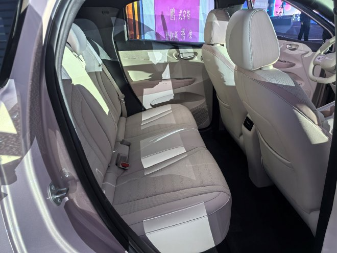 BYD Seagull 2026 ra mắt: Tăng kích cỡ gần bằng Dolphin, pin 'mini' nhưng vẫn có sạc siêu nhanh, giá quy đổi từ 255 triệu - Ảnh 5.