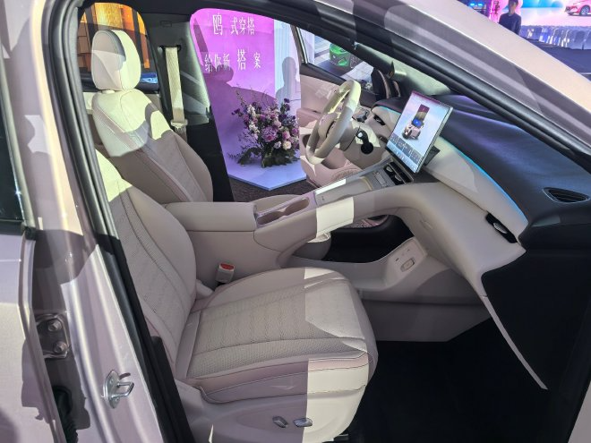 BYD Seagull 2026 ra mắt: Tăng kích cỡ gần bằng Dolphin, pin 'mini' nhưng vẫn có sạc siêu nhanh, giá quy đổi từ 255 triệu - Ảnh 6.