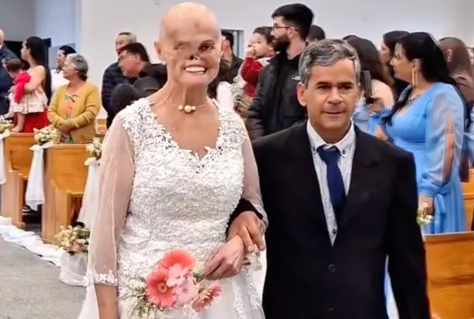 Hilaria Mireski và Adao Pereira trong đám cưới tại quê nhà. Ảnh: IG