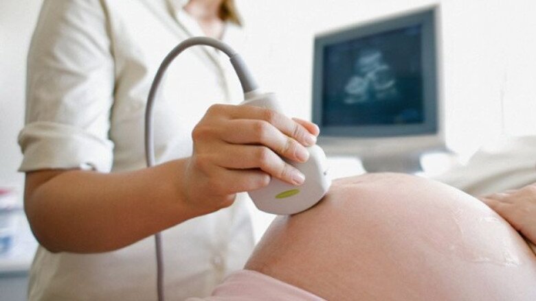 Bác sĩ phát hiện trong bụng bệnh nhân có nhiều vật thể lạ như răng, tóc, xương...