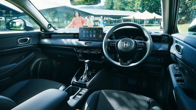 Honda HR-V 2027 ra mắt với gói ngoại thất thể thao, mâm mới, thêm cửa sổ trời toàn cảnh, 10 loa cạnh tranh Xforce, Yaris Cross - Ảnh 11.