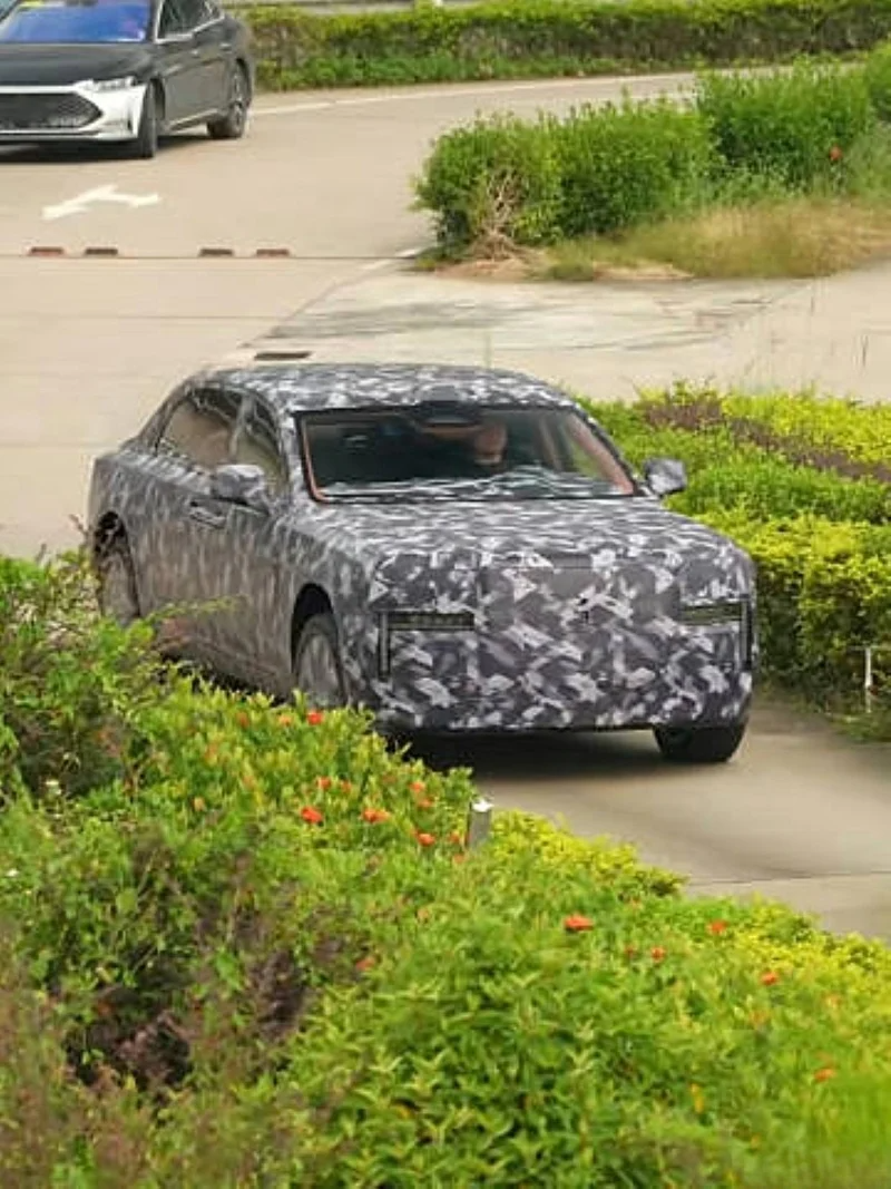 BYD chốt ra mắt siêu sedan trong vài ngày nữa: Cửa mở ngược như Rolls-Royce, dài đến 5,5 m, giá không rẻ - Ảnh 2.