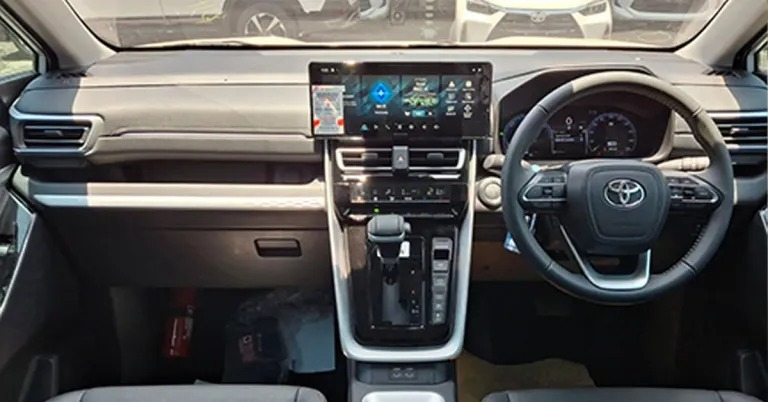 Toyota Innova Cross nâng cấp không chỉ thay đổi thiết kế: Thêm động cơ hybrid chạy xăng pha 85% ethanol, giá dự kiến cao hơn bản thường - Ảnh 2.