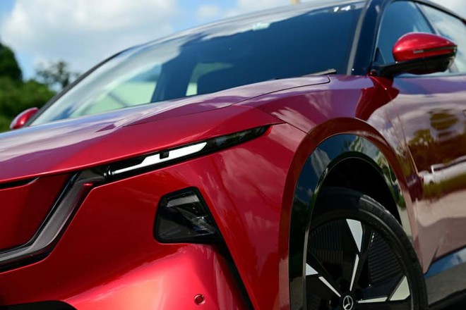 Mazda CX-6e ra mắt gần Việt Nam: Giá quy đổi từ 963 triệu đồng, lớn hơn CX-5, dáng coupe sành điệu, chạy 555km/sạc - Ảnh 5.