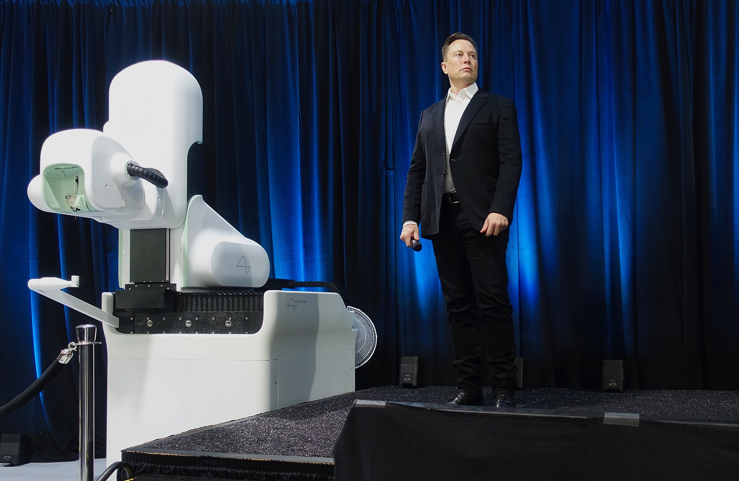 Musk trình bày về thiết bị kết nối não bộ con người Neuralink trong một cuộc giới thiệu trực tiếp vào năm 2020. Ảnh: Flickr/Steve Jurvetson