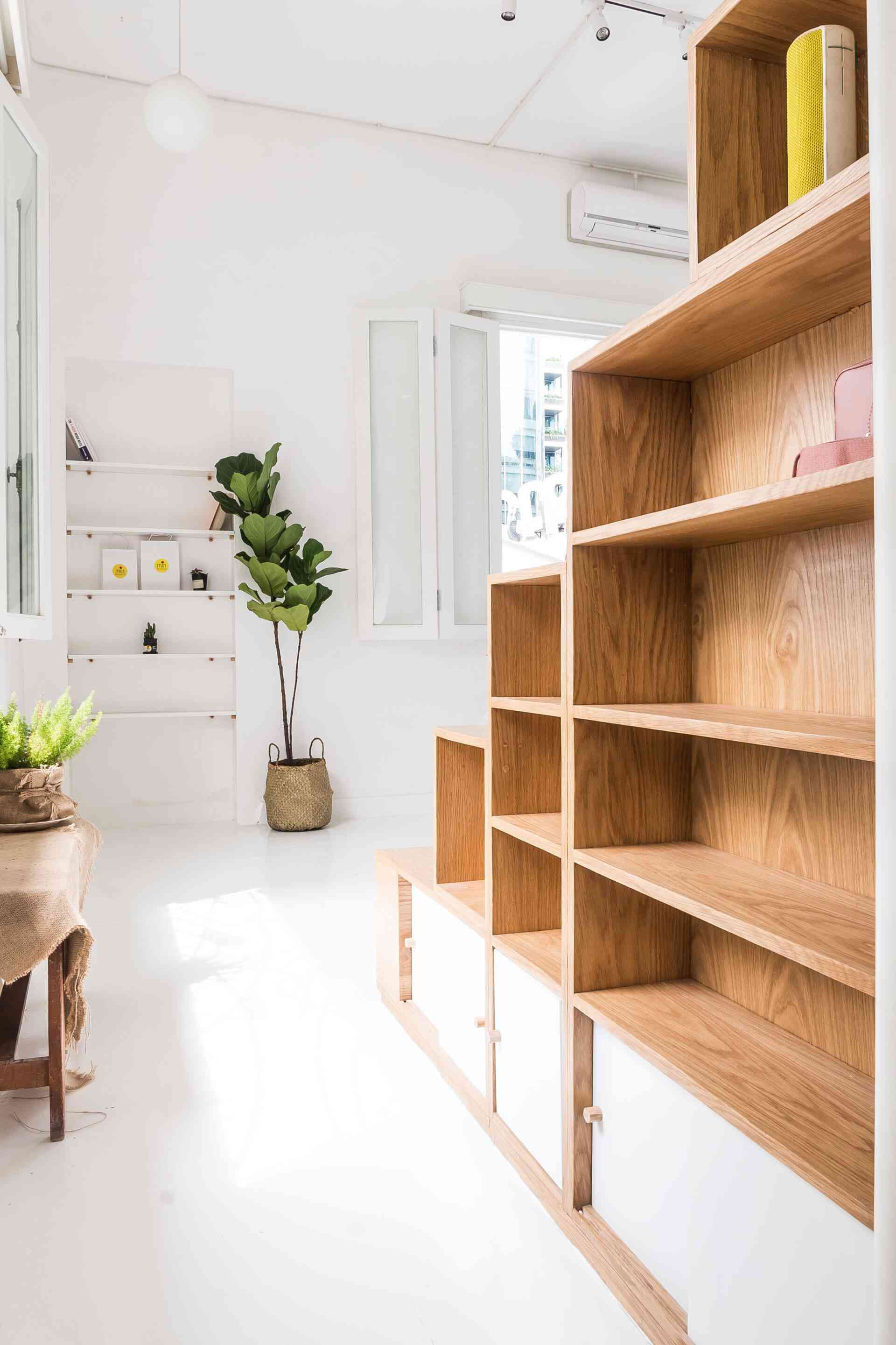 Căn hộ 30m2 ẩm mốc, xập xệ như rộng ra gấp đôi nhờ cách cải tạo đặc biệt - 16