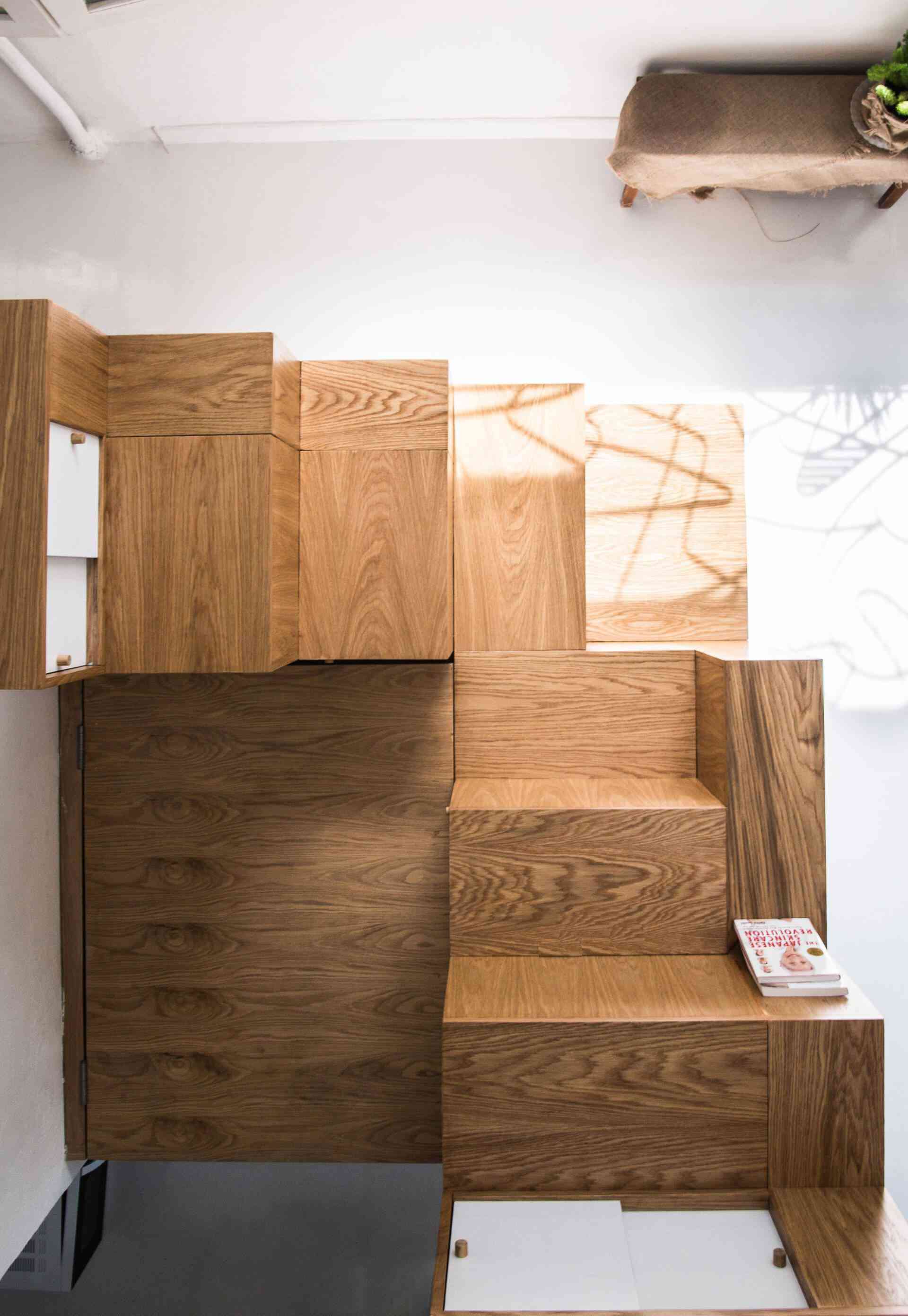 Căn hộ 30m2 ẩm mốc, xập xệ như rộng ra gấp đôi nhờ cách cải tạo đặc biệt - 10