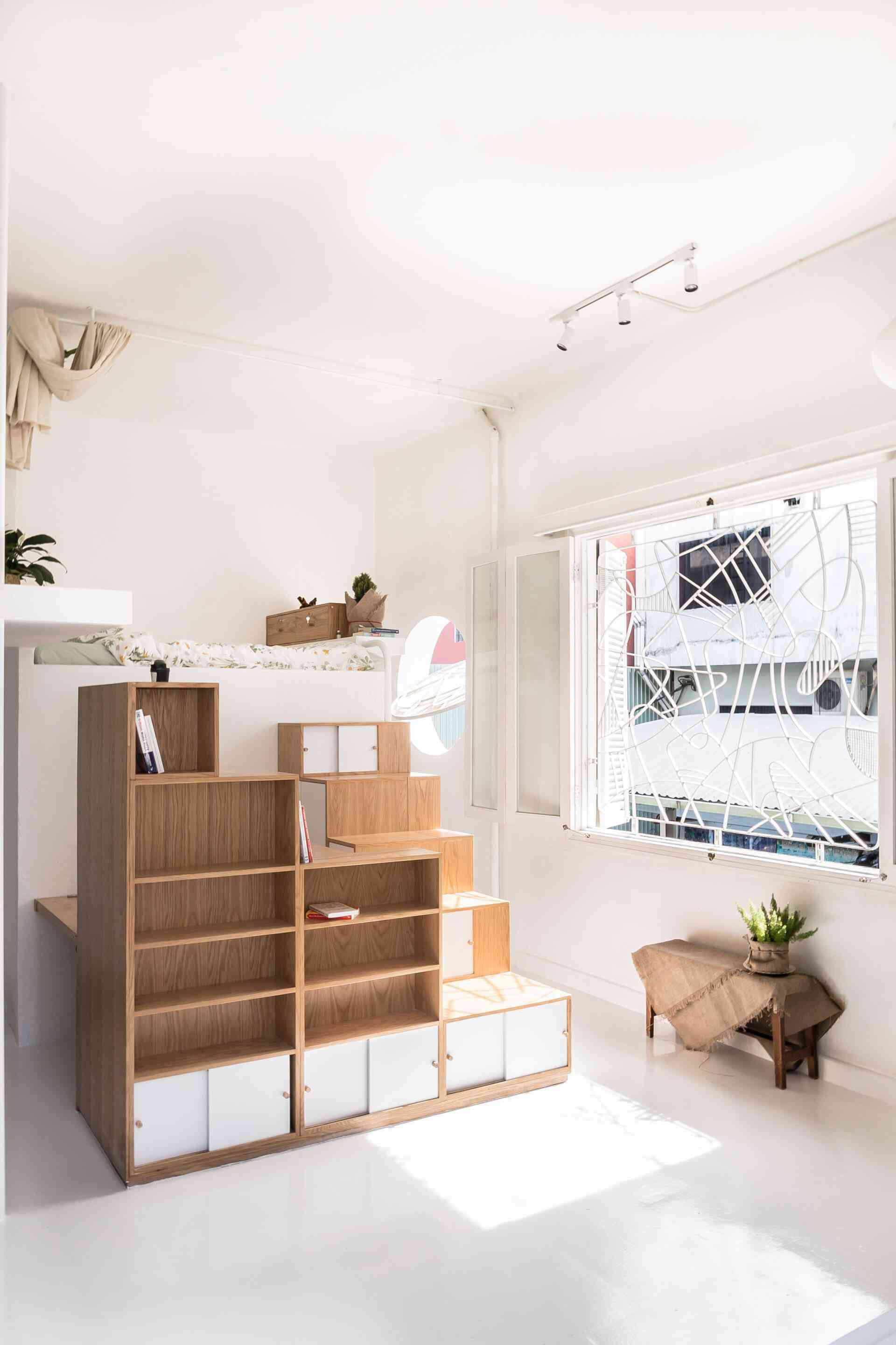 Căn hộ 30m2 ẩm mốc, xập xệ như rộng ra gấp đôi nhờ cách cải tạo đặc biệt - 11