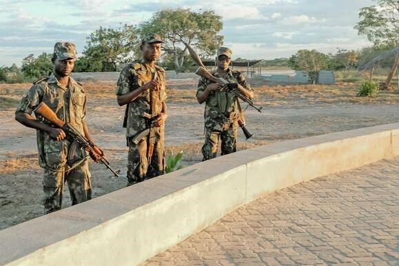 Mozambique trien khai luc luong tinh nhue chong khung bo, nan bat coc hinh anh 1