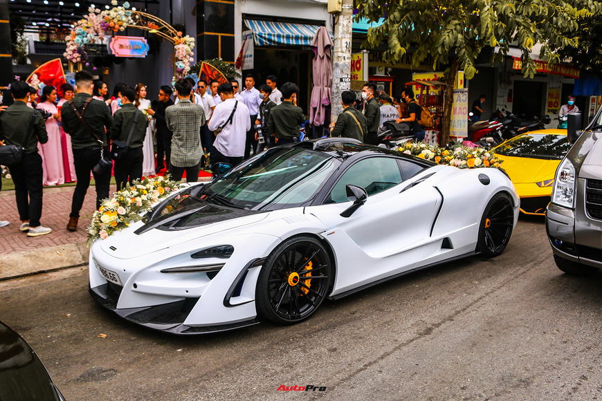 Dàn siêu xe trăm tỷ tham gia lễ đính hôn của Tống Đông Khuê, bạn trai Hương Giang cầm lái Maserati Quattroporte - Ảnh 1.