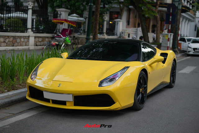 Ferrari 488 GTB từng của ông chủ cà phê Trung Nguyên về tay đại gia Hà Nội, đổi màu bằng cách ít đại gia Việt dám làm - Ảnh 1.