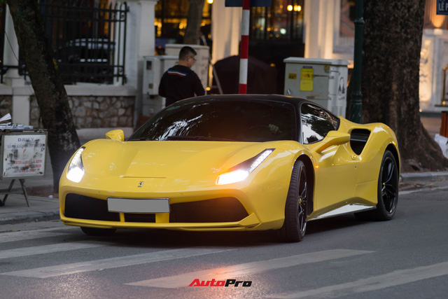 Ferrari 488 GTB từng của ông chủ cà phê Trung Nguyên về tay đại gia Hà Nội, đổi màu bằng cách ít đại gia Việt dám làm - Ảnh 7.