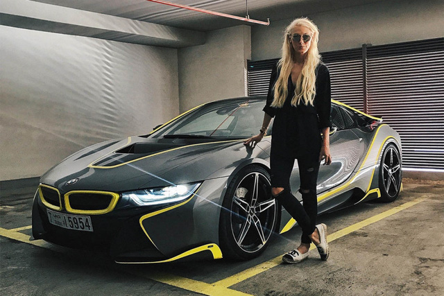 Chuyên review siêu xe đình đám, nhưng đâu mới là những chiếc xe mà cô nàng Supercar Blondie sở hữu: Toàn hàng hiếm, mã lực khủng - Ảnh 2.