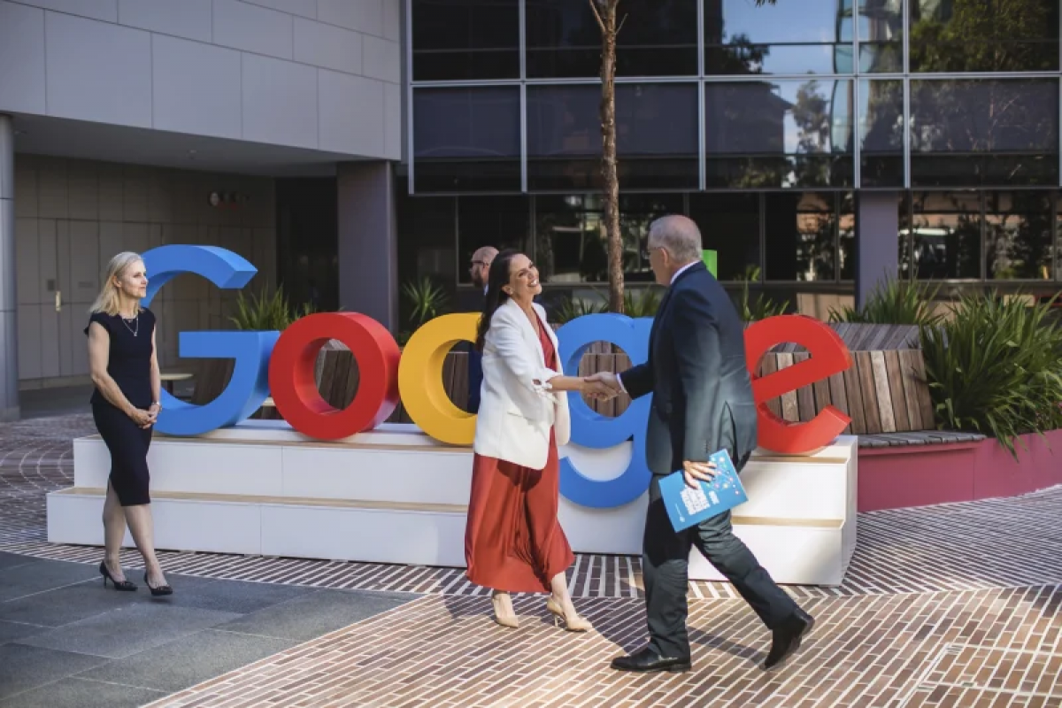 Thủ tướng Australia Scott Morrison (phải) gặp Giám đốc Google Australia (giữa) tại Sydney. Nguồn: Google