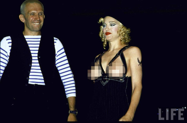 Madonna từng gần như cởi trần 100% tại show diễn của Jean Paul Gaultier - Ảnh 6.