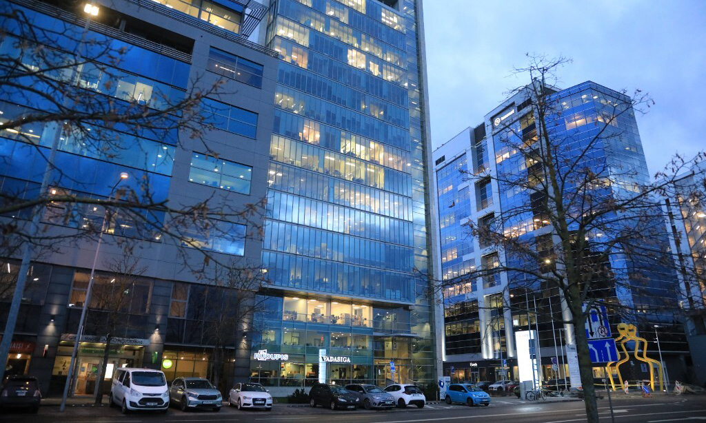 Tòa nhà đặt văn phòng đại diện của đảo Đài Loan ở thủ đô Vilnius của Litva hôm 18/11. Ảnh: AFP.