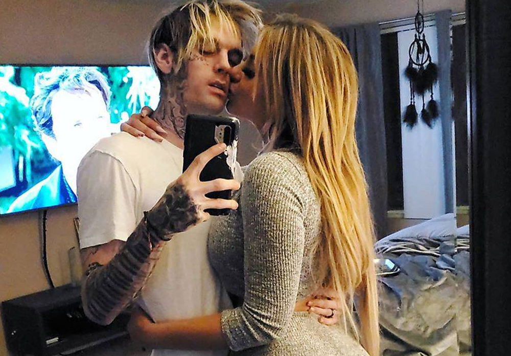 Ca sĩ Aaron Carter và Melanie Martin thường đăng ảnh tình tứ trên mạng xã hội. Ảnh: Aaron Carter Instagram