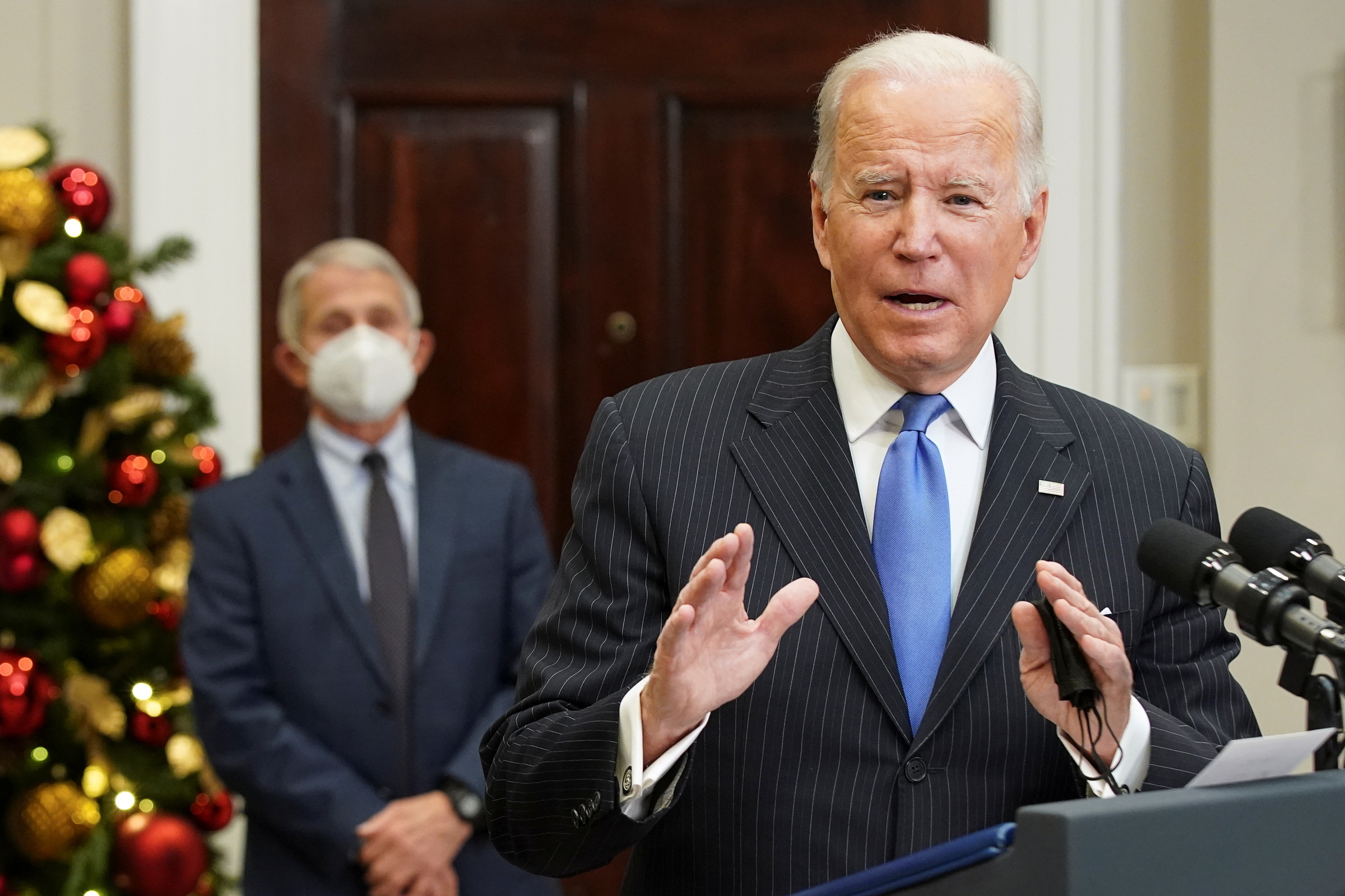 Tổng thống Biden họp báo về tình hình biến chủng Omicron tại Nhà Trắng hôm 29/11. Ảnh: Reuters.