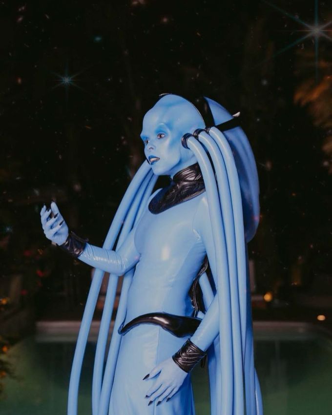 Giọng ca Janelle Monáe hóa trang ca sĩ Diva Plavalaguna trong bộ phim khoa học viễn tưởng The Fifth Element (1997). Ảnh: Janelle Monáe Instagram