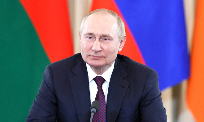 Tổng thống Nga Vladimir Putin trong cuộc hội đàm với người đồng cấp Armenia và Azerbaijan tại Sochi ngày 1/11. Ảnh: Điện Kremlin.