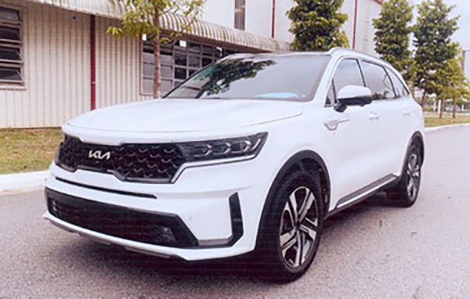 Ảnh thực tế Kia Sorento HEV tại Việt Nam: 2 phiên bản được lắp ráp cạnh tranh Santa Fe - Ảnh 3. Ảnh thực tế Kia Sorento HEV tại Việt Nam: 2 phiên bản được lắp ráp cạnh tranh Santa Fe - Ảnh 3.
