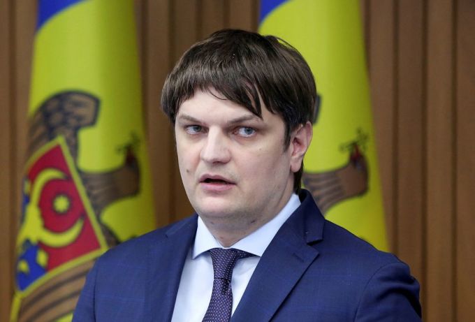 Phó thủ tướng Moldova Andrei Spinu tại cuộc họp báo ở Chisinay ngày 1/11/2021. Ảnh: Reuters.
