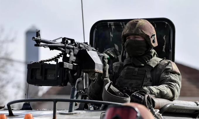 Quân nhân Nga tuần tra tại tỉnh Kherson ngày 19/4. Ảnh: RIA Novosti.