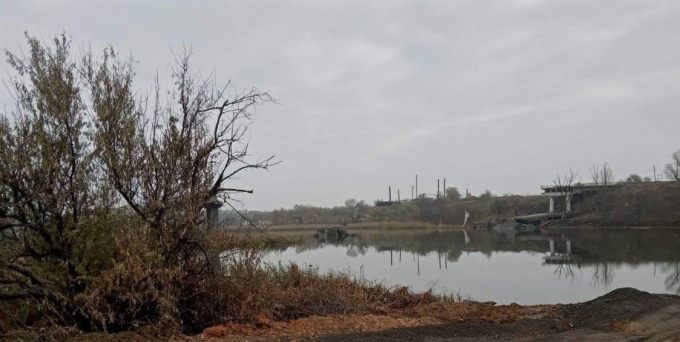 Hình ảnh trên mạng xã hội cho thấy cầu Darivka bị sập. Ảnh: Twitter/MilitaryLand.